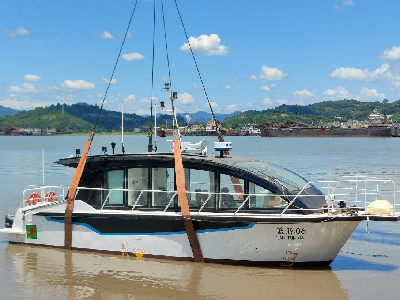 奮戰(zhàn)三季度丨福寧重工兩艘霞浦12米級(jí)電動(dòng)公務(wù)交通船（FN427-7/8）順利下水